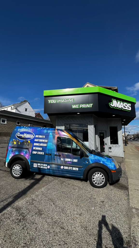 Fachada JMASS com veículo adesivado Coney Island